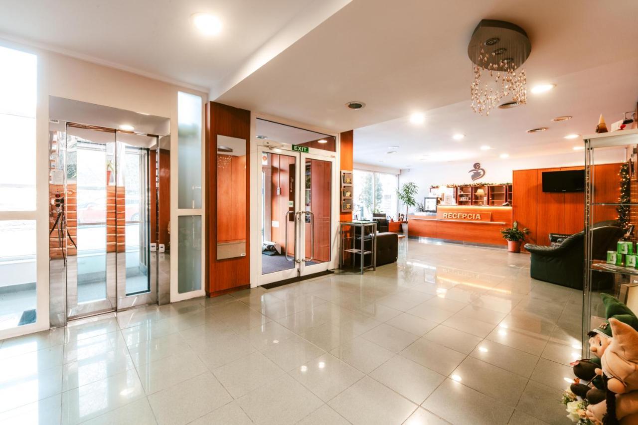 Hotel Adria Nová Dubnica Eksteriør bilde