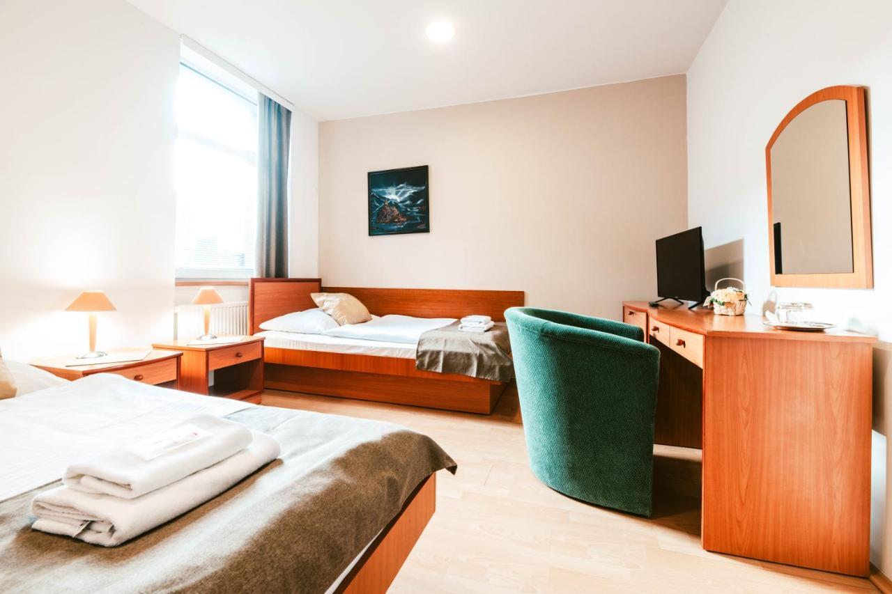 Hotel Adria Nová Dubnica Eksteriør bilde