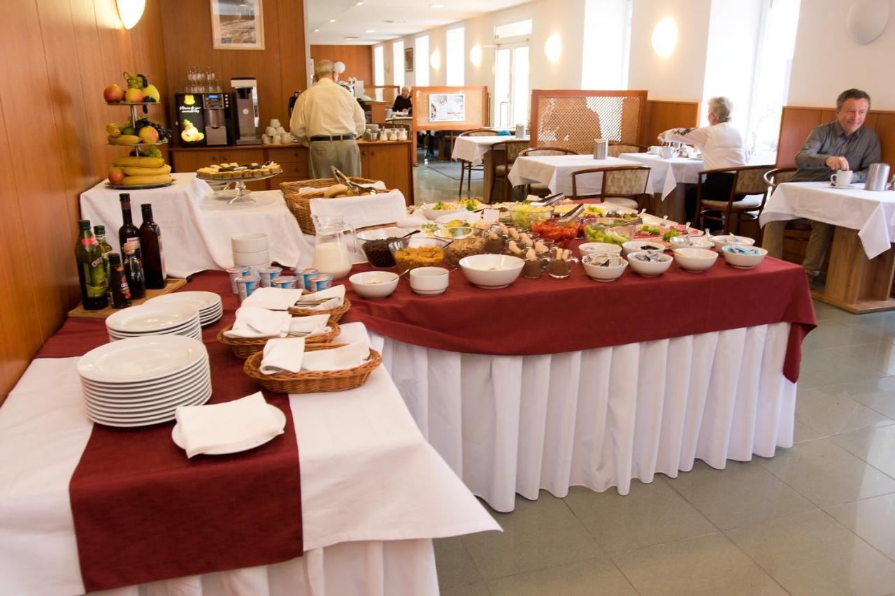 Hotel Adria Nová Dubnica Eksteriør bilde
